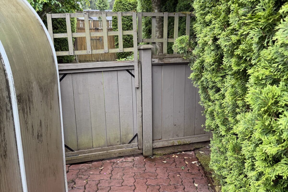 Original aging wood gate before Proline fence replacement